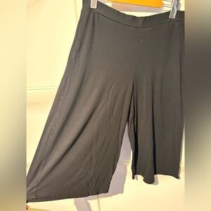 Reitmans Classic Black Wide-Leg crop Pants